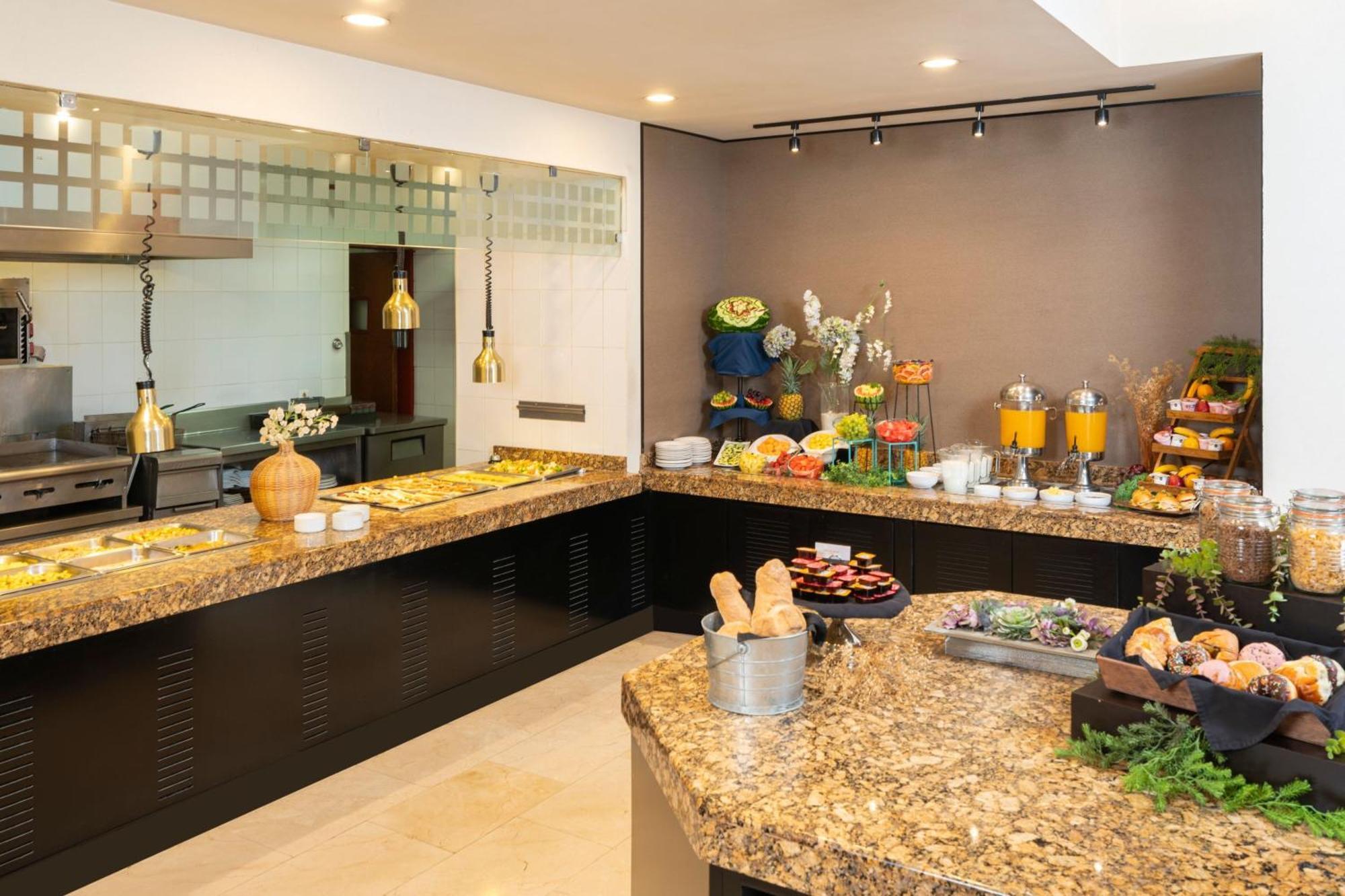 Courtyard By Marriott San Luis Potosi Hotel Ngoại thất bức ảnh